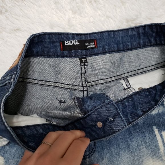 UO BDG Bleach Dipped Distressed High Waist Shorts - Picture 4 of 5